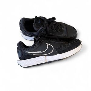 Nike Women's Fontanka Waffle in the "Black White" Colorway Size 7